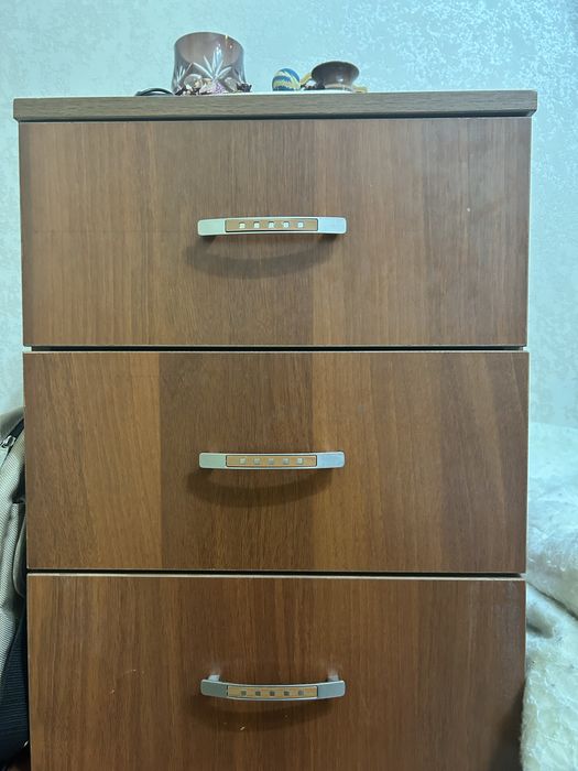 Продам две тумбочки