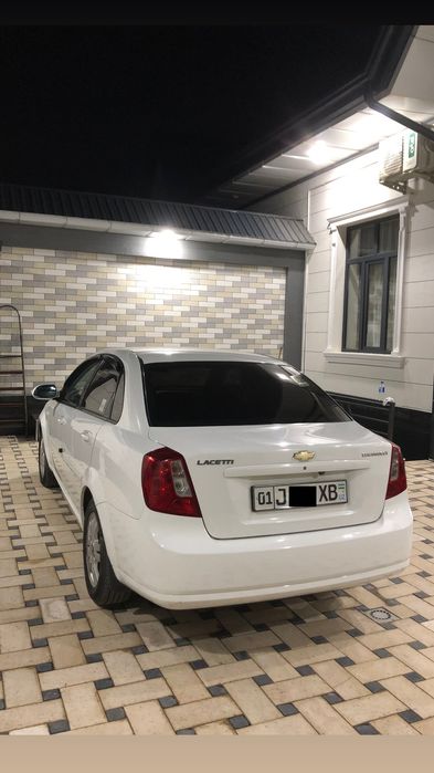 Lacetti 1.8 sotiladi 8,500$