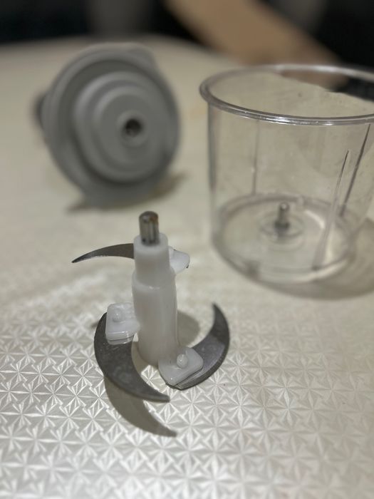 Продается ручной блендер измельчитель