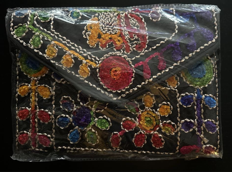 Продавам няколко чанти и торбички с етно мотиви от Индия и Египет