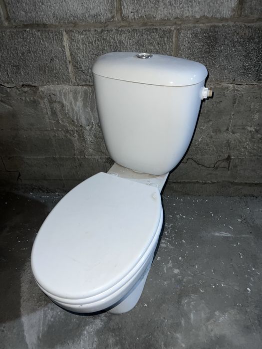 Унитаз………………………пддджджоооолльььььььььььтттттттттт