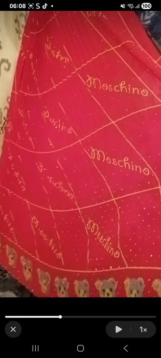 Haine rosi cu pietre Moschino de vanzare