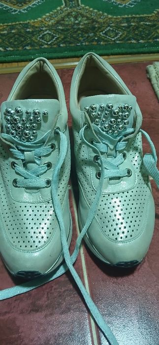 Крассовки женская. Бренд Sasha Fabiani