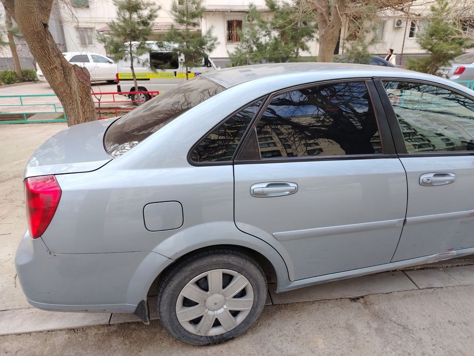 Gentra 1 evro xolati zor yurip turgan moshina