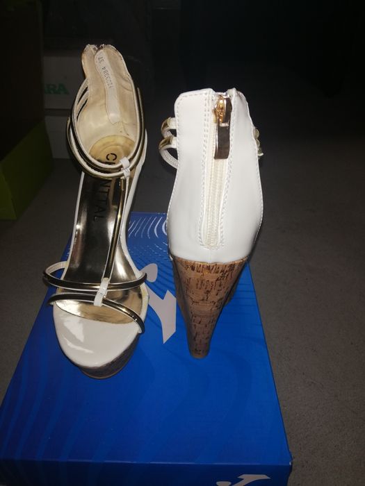 Încălțăminte purtata foarte putin