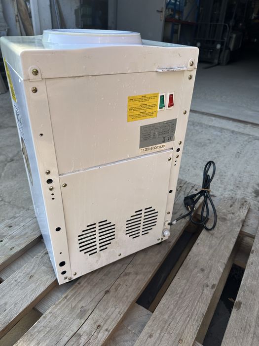 Диспенсър за вода