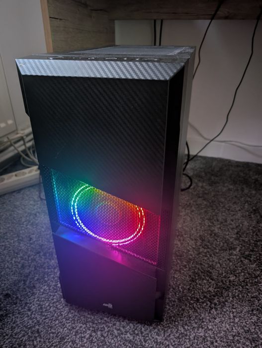 Vând unitate gaming