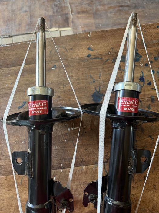 Стойки камри 40 перед kayaba оригинал комплект