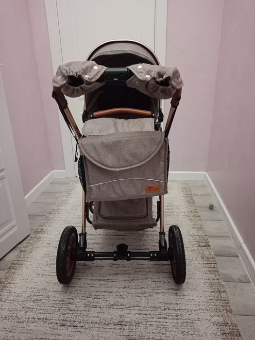 Коляска почти жана