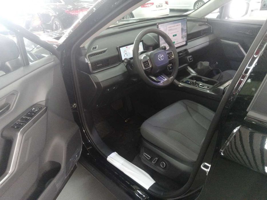 Toyota RAV4 Model Dual-Engine 2.0L Two-Wheel Drive Luxury Edition