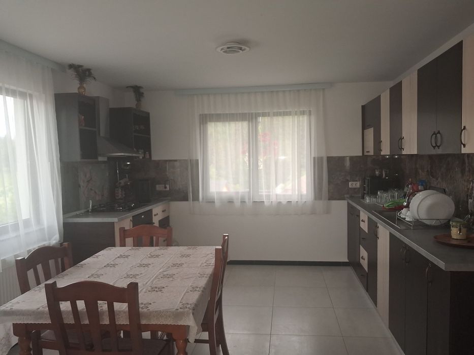 Pensiune de închiriat cu foișor