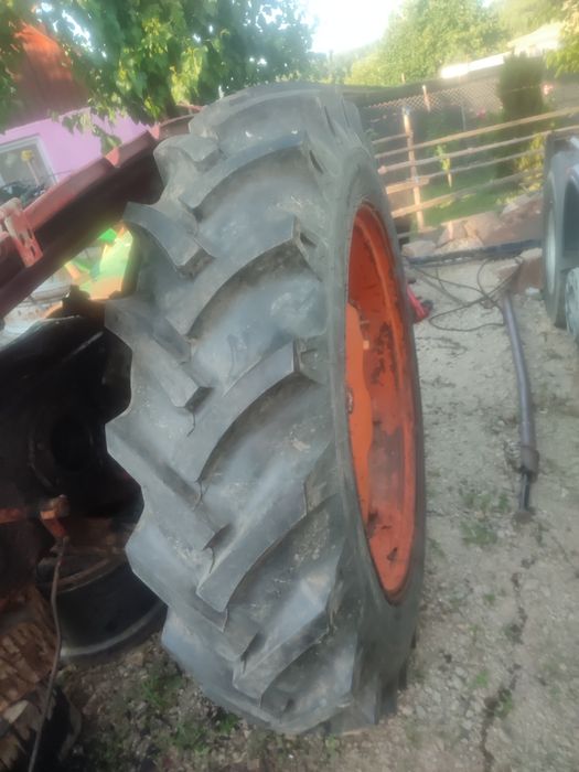 Vând piese tractor U650