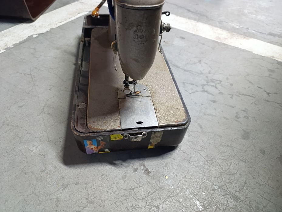 Продам швейную машинку