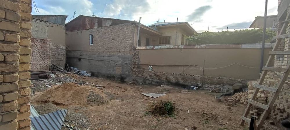 Свой дом не агенство!!! 3-х этажный дом в центре города,отличное место