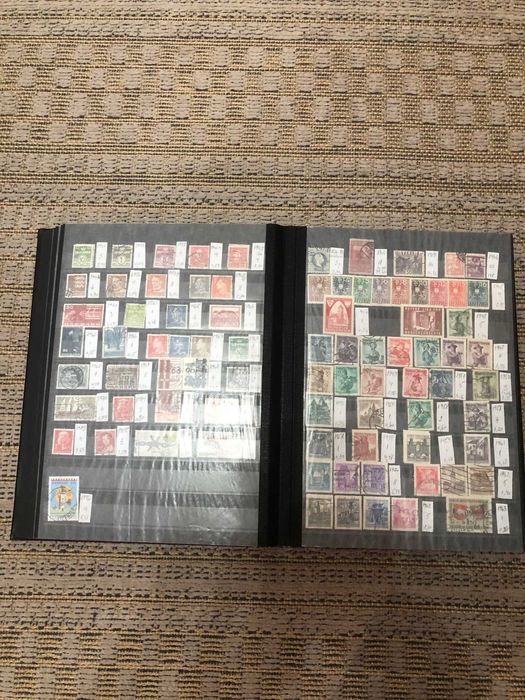 Vand colectie de timbre de pe 5 continente