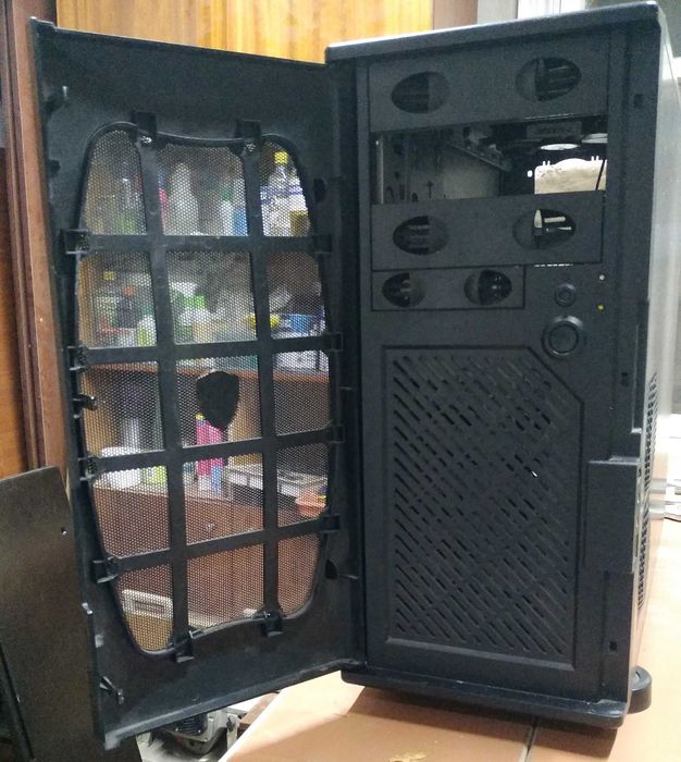 продам большой корпус для компа