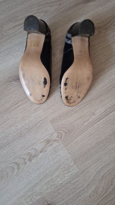 Pantofi decupati de piele marimea 37