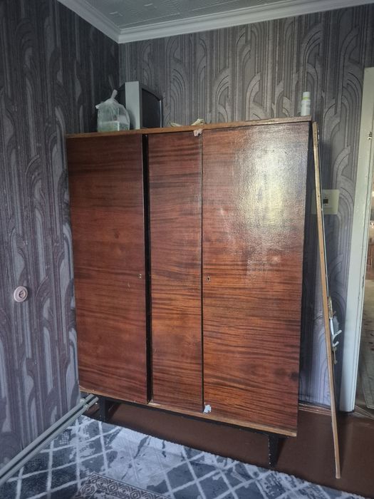 Продам шифоньер деревянный