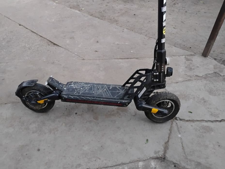 Dau trotinetă electrică prinde 50 km