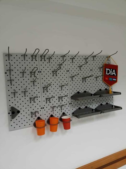 Teshilgan panel, перфопанель, do'konda ilgaklar uchun panel