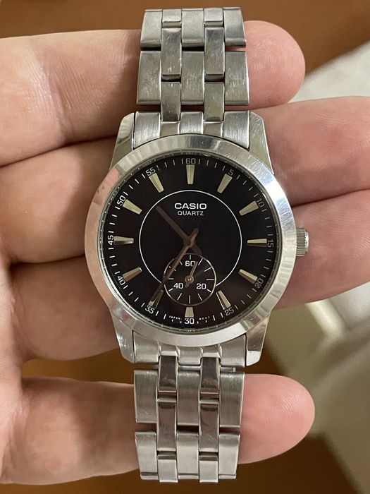 Продаю часы в хорошем состояние