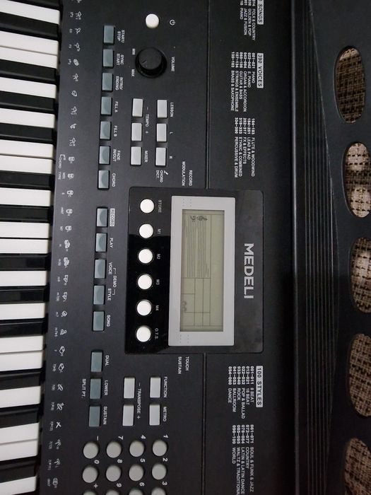 Продам синтезатор medeli m17