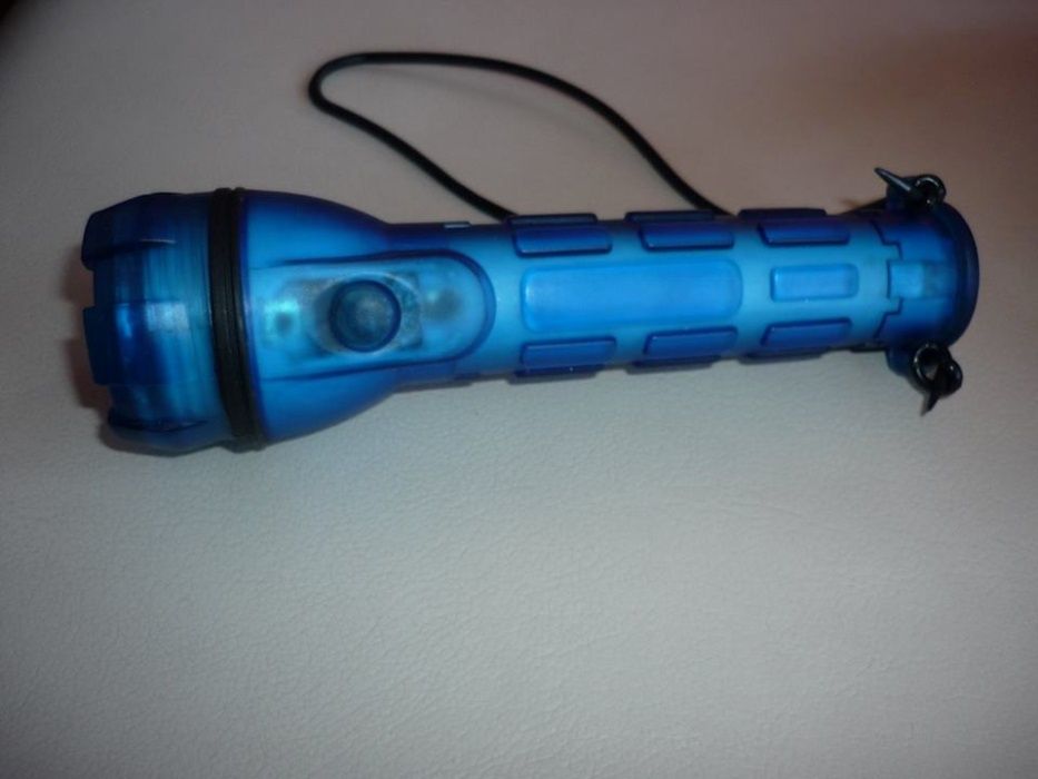 Лот Гумирано фенерче и метално фенерче на обща цена 7лв