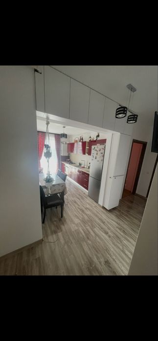 Apartament de inchiriat 2 camere plus bucatarie, paracre supterana