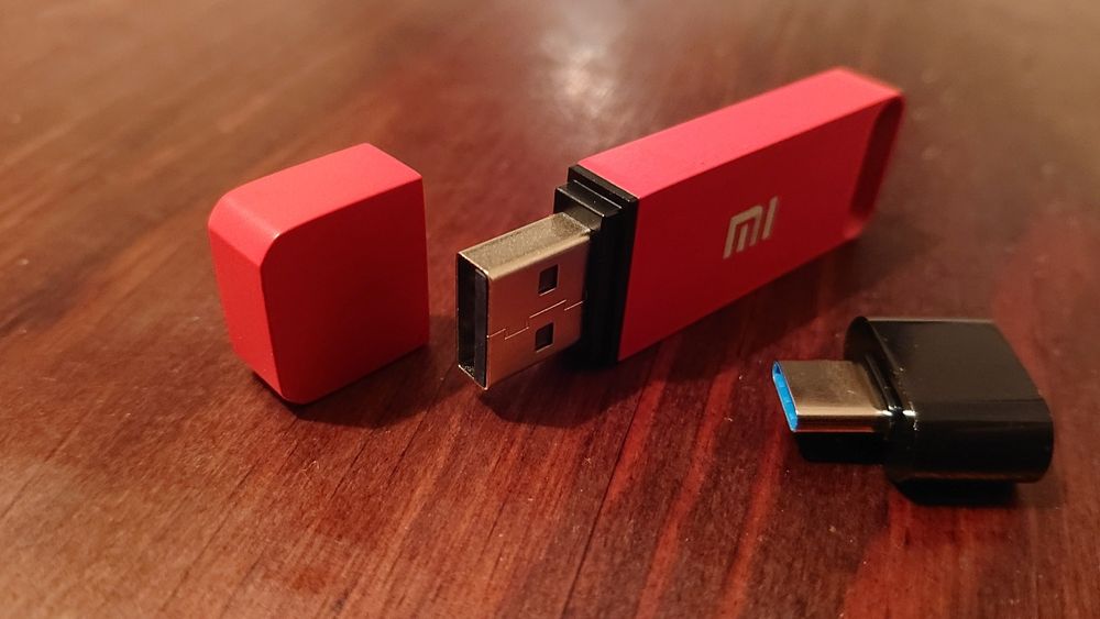 Флаш памет XIAOMI+Адаптор за телефон и ключодържат