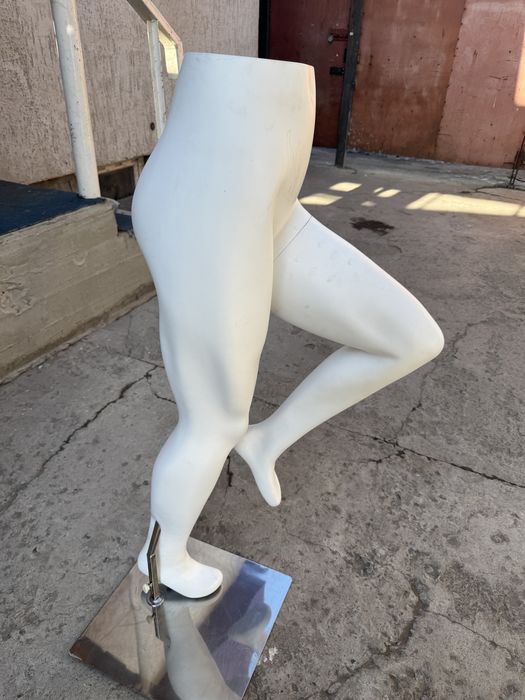 Манекен. Только ноги