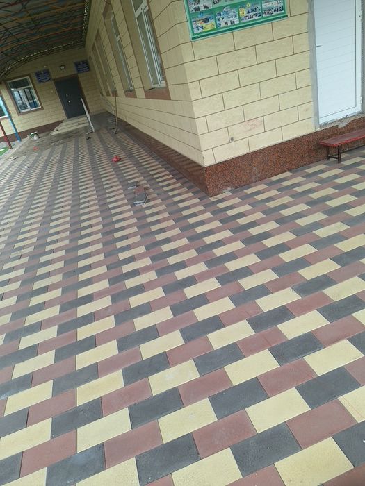 Брусчатки, бордюры, лотки