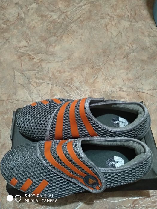 Продам кроссовки 40 размера