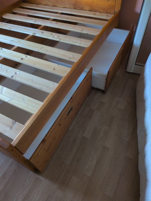 Pat lemn masiv Queen size 160*200 si saltea aproape noua