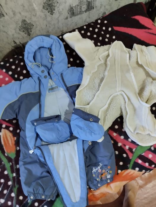 Продам детский демисезонный комбинезон