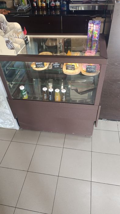 Продам кондитерскую витрину