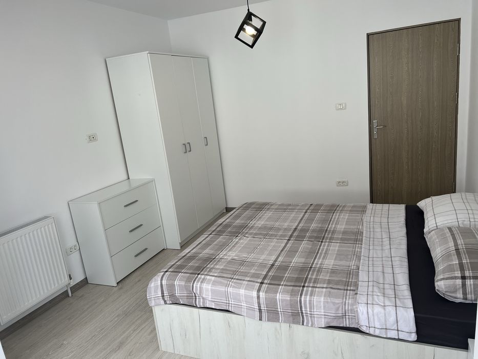 Inchiriez apartamnt 4 camere in orasul Sinaia pe termen lung