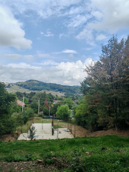 Vând teren intravilan