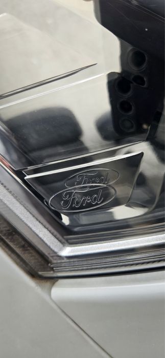 Десен фар за Форд Транзит 2016