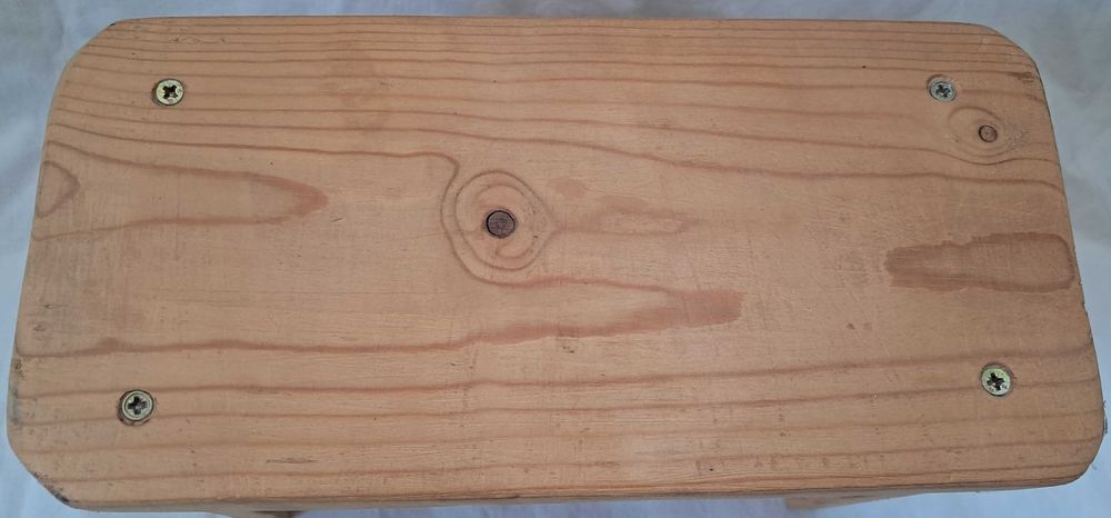 Scaun mic de lemn, 29.5 cm x14x18 cm