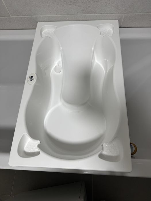 Masa de infasat cu cadita