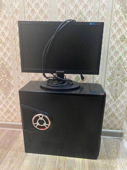 Компьютер, монитор,  клавиатура, мышь.