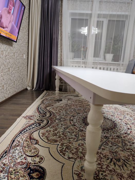 Стол для гостинной