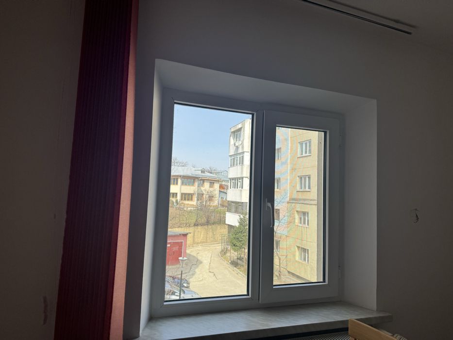 Se vand usi si geamuri