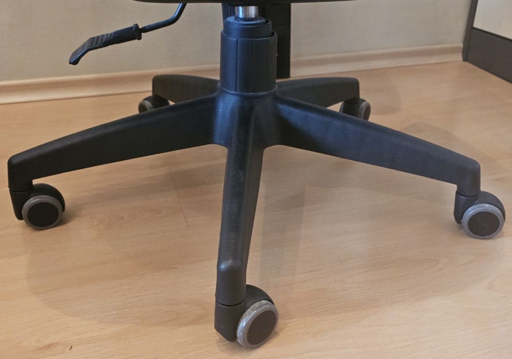 Стол Ергономичен с Облегалка за глава