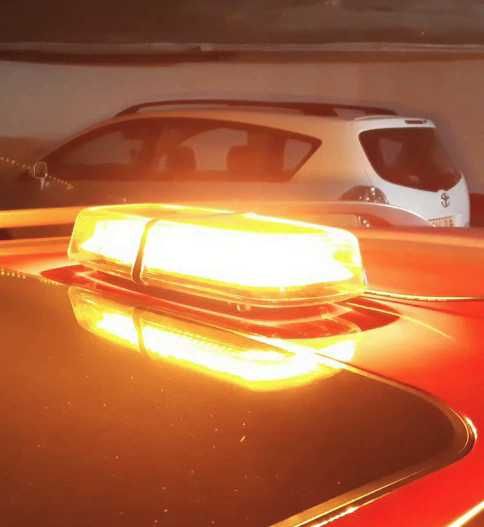 Сигнална лампа 12V подходяща за пътна помощ,камиони,трактори и др.