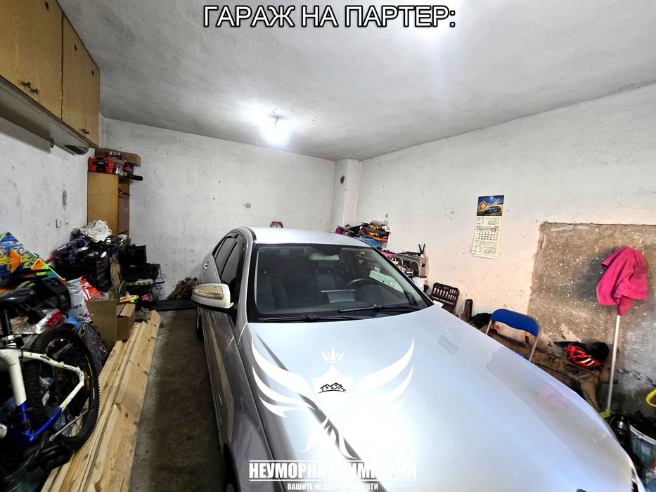 Продавам тристаен/четиристаен 121кв.м. с гараж, изба и таван в гр.Асеновград широк център