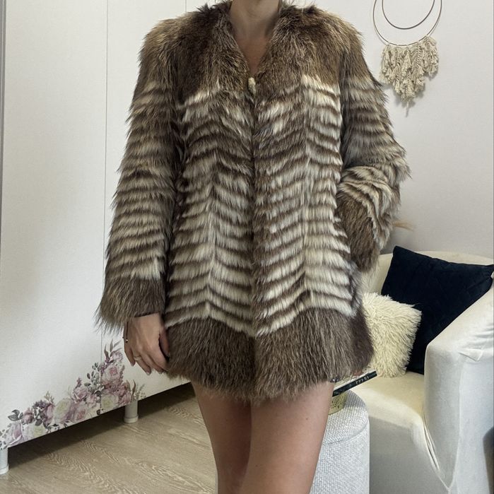 blană naturală premium din Vulpe Argintie, model geometric în V - Stare impecabilă