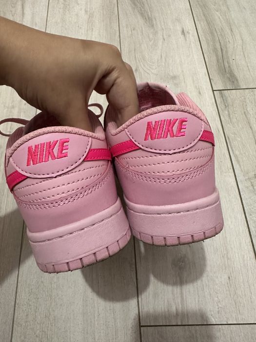 Nike Dunk Low Triple Pink