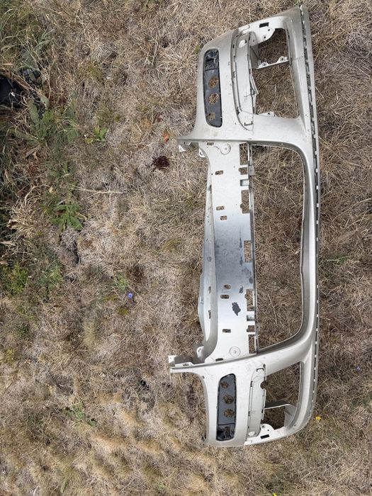 Предни брони за vw golf 5 по 10€