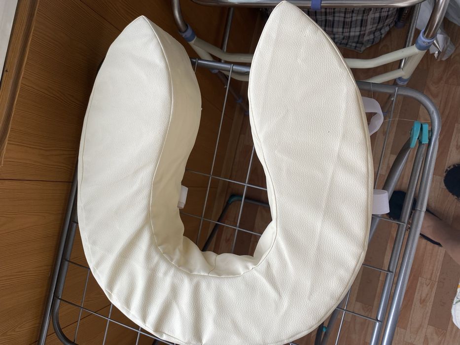 Ходунок, трость и ободок для унитаза